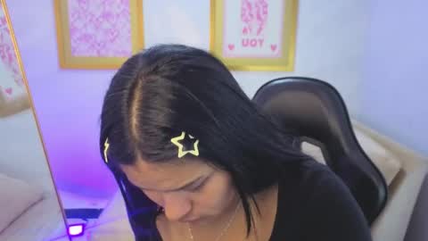 Snapshot of paulette_v chatting on May 2026 01:06:01 PM Live 800am 200pm COLOMBIAN HOUR online show from May 2026 01:06:01 PM
