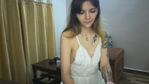 Isla  Chase online show from December 2024 04:29:02 PM