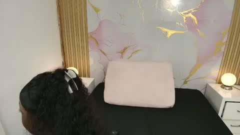Snapshot of paulinekosh chatting on June 2026 08:00:02 PM Pauline Kosh online show from June 2026 08:00:02 PM