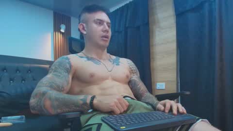 Snapshot of paulthompson_ chatting on February 2026 12:38:01 PM Paul online show from February 2026 12:38:01 PM