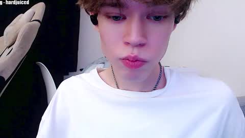 Snapshot of pawclaw chatting on December 2025 04:06:01 AM pawclaw online show from December 2025 04:06:01 AM