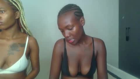 peach_ebonny online show from April 2026 08:09:02 AM