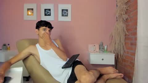 peach tyron online show from December 2024 07:33:01 PM