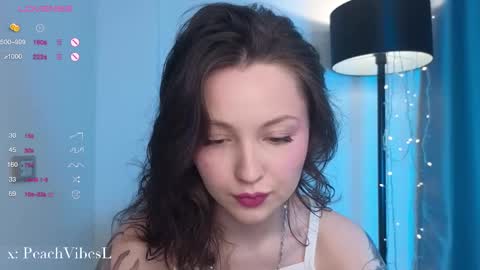 Snapshot of peachvibes chatting on March 2025 04:07:01 AM Lili online show from March 2025 04:07:01 AM