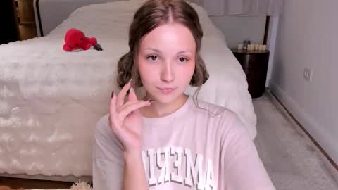 Lili online show from November 2025 07:07:01 AM