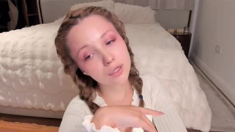 Lili online show from December 2025 06:54:02 AM