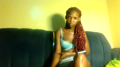 Snapshot of peachy_mummie chatting on December 2025 12:20:01 PM peachie online show from December 2025 12:20:01 PM