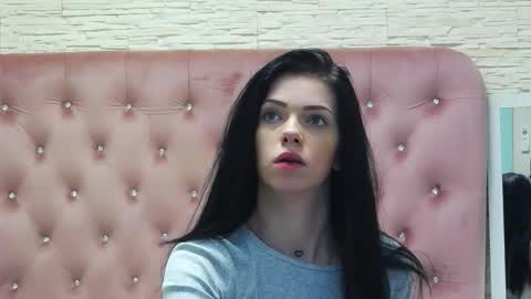 Snapshot of peachyella26 chatting on February 2026 01:29:02 PM Ella online show from February 2026 01:29:02 PM