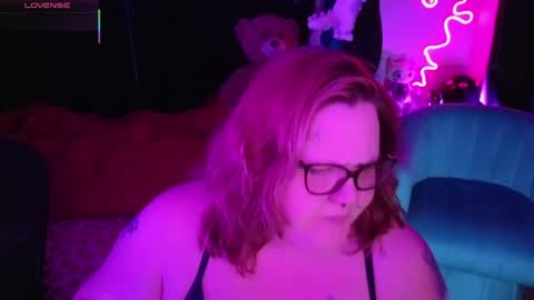 Snapshot of peachynessa chatting on March 2026 04:16:01 AM Peachy Nessa online show from March 2026 04:16:01 AM