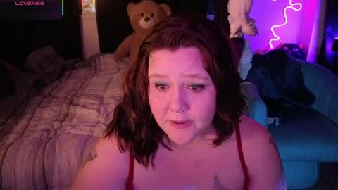 Snapshot of peachynessa chatting on May 2026 09:05:01 AM Peachy Nessa online show from May 2026 09:05:01 AM