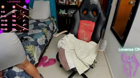 Snapshot of peanut_tangerine chatting on November 2025 01:00:02 AM Tangerine Penaut online show from November 2025 01:00:02 AM