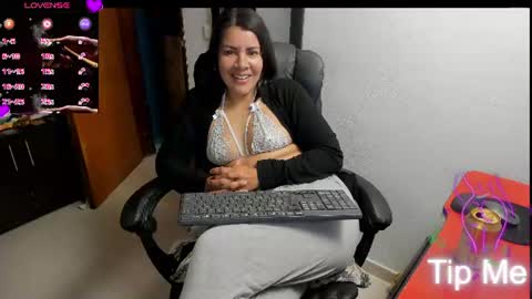 Snapshot of peanut_tangerine chatting on July 2026 02:05:17 AM Tangerine Penaut online show from July 2026 02:05:17 AM