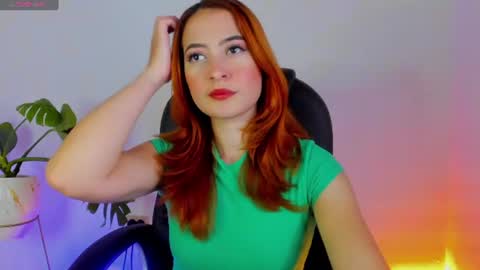 Snapshot of pear__moon chatting on June 2026 06:05:02 AM LILLY online show from June 2026 06:05:02 AM