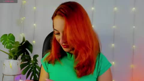 Snapshot of pear__moon chatting on July 2026 04:00:02 AM LILLY online show from July 2026 04:00:02 AM