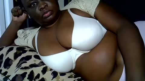 Snapshot of pearl_33 chatting on June 2026 11:28:01 PM Keci online show from June 2026 11:28:01 PM