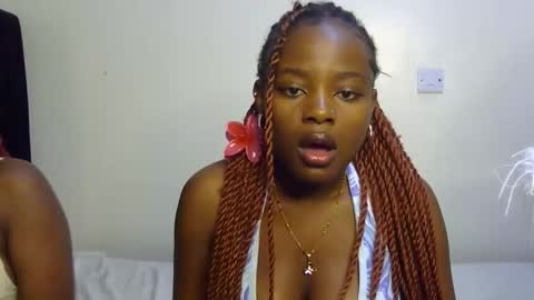 Snapshot of pearl_velvet chatting on November 2025 07:02:02 PM vel online show from November 2025 07:02:02 PM