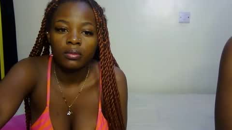 Snapshot of pearl_velvet chatting on November 2025 03:28:01 AM vel online show from November 2025 03:28:01 AM