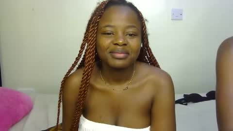 Snapshot of pearl_velvet chatting on November 2025 04:18:02 PM vel online show from November 2025 04:18:02 PM