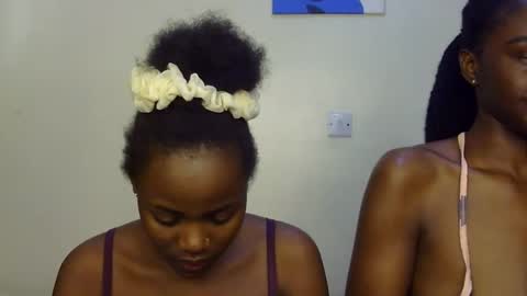 Snapshot of pearl_velvet chatting on December 2025 06:44:02 AM vel online show from December 2025 06:44:02 AM