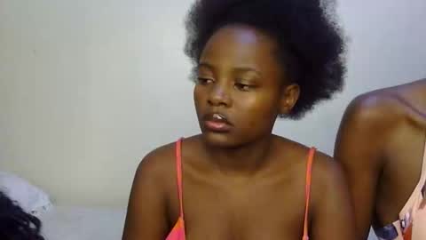 Snapshot of pearl_velvet chatting on December 2025 06:49:01 PM vel online show from December 2025 06:49:01 PM