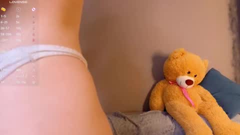 Snapshot of peek_in_my_window chatting on February 2025 07:25:02 PM tony online show from February 2025 07:25:02 PM