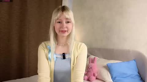 Snapshot of peek_in_my_window chatting on September 2025 01:51:02 AM tony online show from September 2025 01:51:02 AM