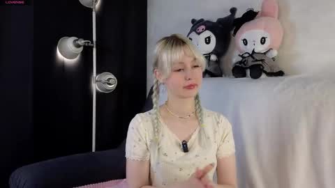 Snapshot of peek_in_my_window chatting on September 2025 01:40:01 AM tony online show from September 2025 01:40:01 AM