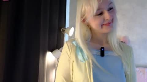 Snapshot of peek_in_my_window chatting on September 2025 03:20:01 AM tony online show from September 2025 03:20:01 AM