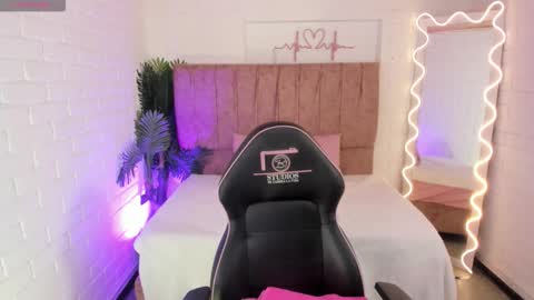 penelope online show from October 2025 03:19:01 AM