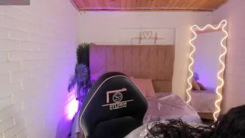 penelope online show from November 2025 03:38:01 AM