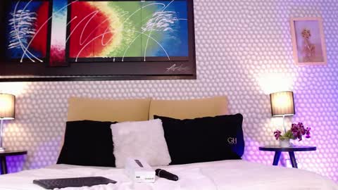 Penelope  Lets get to 100 hands up  online show from April 2026 03:57:02 AM