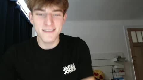 Snapshot of pepito1083 chatting on December 2024 01:07:02 PM cutebelgianboy online show from December 2024 01:07:02 PM