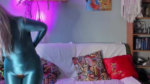 Olivia online show from December 2024 10:12:02 AM