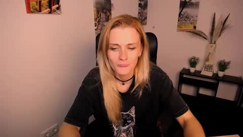 Snapshot of peppymia chatting on September 2025 06:35:01 AM Mia online show from September 2025 06:35:01 AM