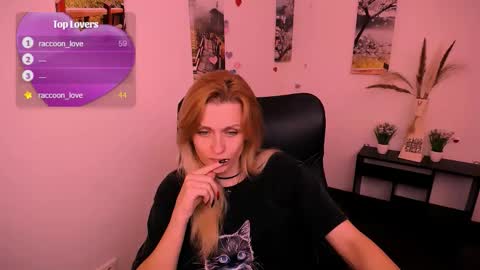 Snapshot of peppymia chatting on September 2025 04:58:01 AM Mia online show from September 2025 04:58:01 AM