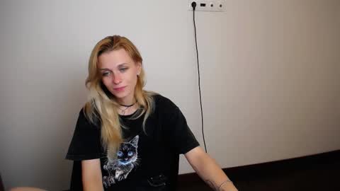 Snapshot of peppymia chatting on September 2025 07:10:02 AM Mia online show from September 2025 07:10:02 AM