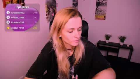 Snapshot of peppymia chatting on September 2025 06:17:02 AM Mia online show from September 2025 06:17:02 AM