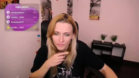 Snapshot of peppymia chatting on September 2025 07:13:02 AM Mia online show from September 2025 07:13:02 AM