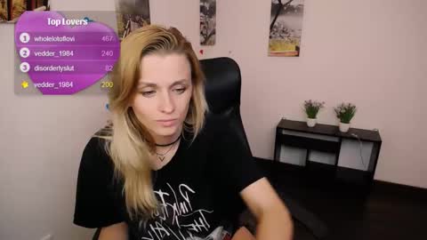 Snapshot of peppymia chatting on September 2025 08:36:01 PM Mia online show from September 2025 08:36:01 PM