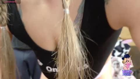 Snapshot of perfectly_imperfect_adventure chatting on January 2025 04:22:01 PM Wrenn Divine online show from January 2025 04:22:01 PM