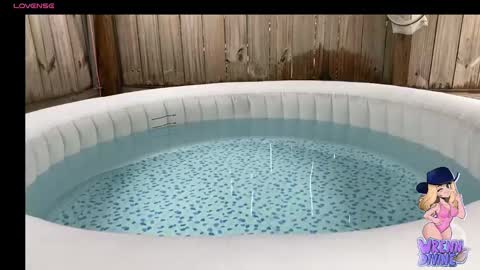 Snapshot of perfectly_imperfect_adventure chatting on September 2025 01:05:02 PM Wrenn Divine online show from September 2025 01:05:02 PM