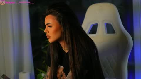 Snapshot of perfectt33n chatting on December 2024 08:33:02 AM Dee online show from December 2024 08:33:02 AM