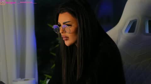 Snapshot of perfectt33n chatting on December 2024 09:28:02 AM Dee online show from December 2024 09:28:02 AM