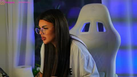 Snapshot of perfectt33n chatting on January 2025 08:30:02 AM Dee online show from January 2025 08:30:02 AM