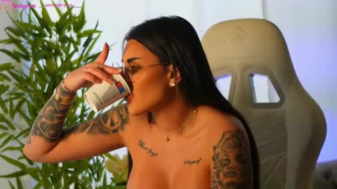 Snapshot of perfectt33n chatting on February 2025 10:07:01 AM Dee online show from February 2025 10:07:01 AM