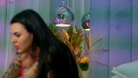 Dee online show from April 2026 09:04:02 PM