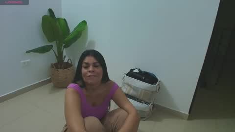 Snapshot of perla_milf4u chatting on September 2025 11:19:01 PM PERLA online show from September 2025 11:19:01 PM