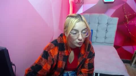 PERLA RED online show from January 2025 03:48:01 PM