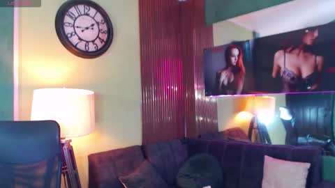 Perla online show from March 2026 11:00:01 PM