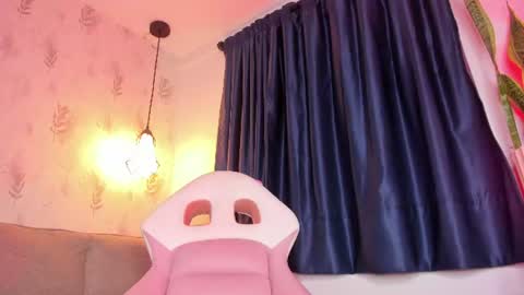 Snapshot of perlaa7 chatting on July 2026 12:47:02 AM Perla online show from July 2026 12:47:02 AM